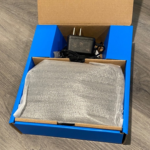 Linksys AC1000 Wireless Router with Dual Antennas - Picture 6 of 6